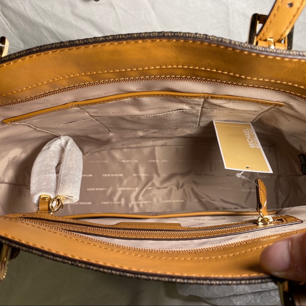 NWT Michael Kors Bedford Lg pocket tote - Picture 5 of 7